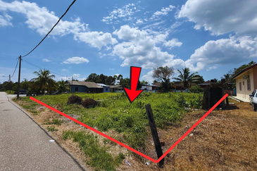 Tanah Lot syarat Bangunan bersaiz 1137m² di Batu 9 Kg. Padang Mengkuang, Bukit Payong Terengganu berdekatan Stesen Petron