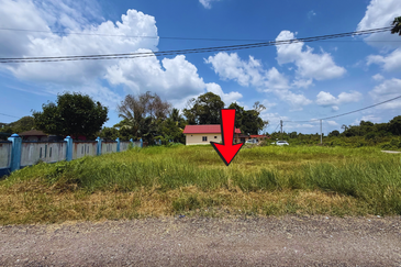 Tanah Lot syarat Bangunan bersaiz 1137m² di Batu 9 Kg. Padang Mengkuang, Bukit Payong Terengganu berdekatan Stesen Petron