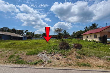 Tanah Lot syarat Bangunan bersaiz 1137m² di Batu 9 Kg. Padang Mengkuang, Bukit Payong Terengganu berdekatan Stesen Petron