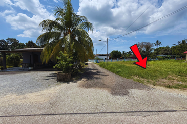 Tanah Lot syarat Bangunan bersaiz 1137m² di Batu 9 Kg. Padang Mengkuang, Bukit Payong Terengganu berdekatan Stesen Petron