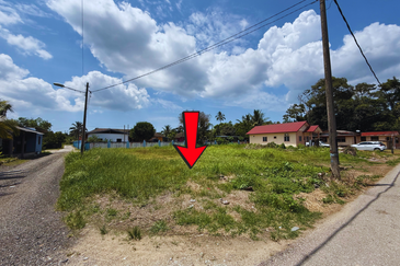 Tanah Lot syarat Bangunan bersaiz 1137m² di Batu 9 Kg. Padang Mengkuang, Bukit Payong Terengganu berdekatan Stesen Petron