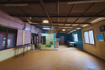 Tanah Lot Banglo bersaiz 870m² + Rumah Kayu 2 Tingkat di Pulau Kambing, Pusat Bandaraya Kuala Terengganu, Terengganu