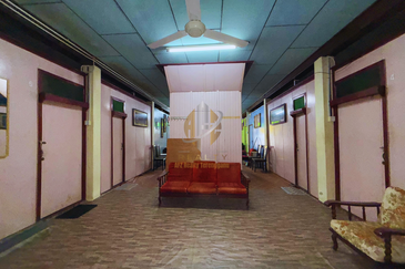 Tanah Lot Banglo bersaiz 870m² + Rumah Kayu 2 Tingkat di Pulau Kambing, Pusat Bandaraya Kuala Terengganu, Terengganu