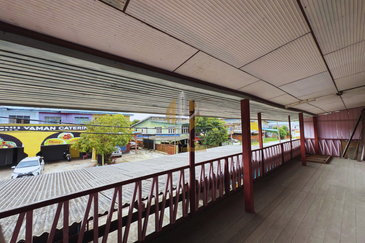 Tanah Lot Banglo bersaiz 870m² + Rumah Kayu 2 Tingkat di Pulau Kambing, Pusat Bandaraya Kuala Terengganu, Terengganu