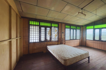 Tanah Lot Banglo bersaiz 870m² + Rumah Kayu 2 Tingkat di Pulau Kambing, Pusat Bandaraya Kuala Terengganu, Terengganu