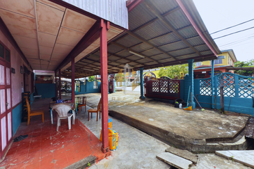 Tanah Lot Banglo bersaiz 870m² + Rumah Kayu 2 Tingkat di Pulau Kambing, Pusat Bandaraya Kuala Terengganu, Terengganu