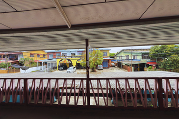 Tanah Lot Banglo bersaiz 870m² + Rumah Kayu 2 Tingkat di Pulau Kambing, Pusat Bandaraya Kuala Terengganu, Terengganu