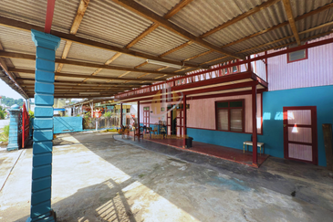 Tanah Lot Banglo bersaiz 870m² + Rumah Kayu 2 Tingkat di Pulau Kambing, Pusat Bandaraya Kuala Terengganu, Terengganu