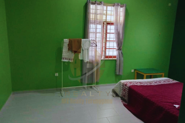 Banglo Setingkat di Kg. Mengabang Telong, Kuala Nerus, Terengganu