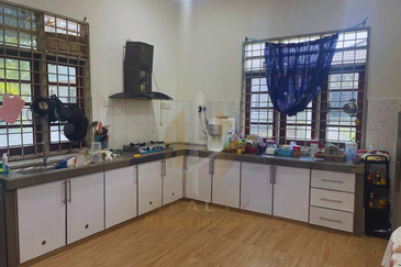 Banglo Setingkat di Kg. Mengabang Telong, Kuala Nerus, Terengganu