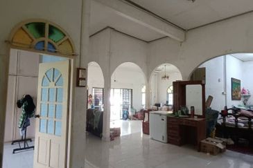 (TEPI JALAN UTAMA) TANAH BESERTA RUMAH BANGLO DI KG. KEBOR BESAR, MANIR, KUALA TERENGGANU