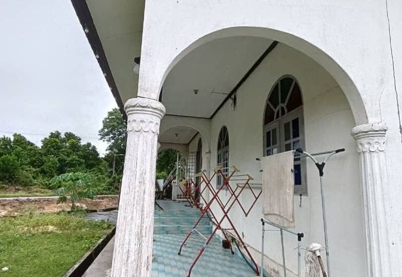 (TEPI JALAN UTAMA) TANAH BESERTA RUMAH BANGLO DI KG. KEBOR BESAR, MANIR, KUALA TERENGGANU