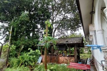 (TEPI JALAN UTAMA) TANAH BESERTA RUMAH BANGLO DI KG. KEBOR BESAR, MANIR, KUALA TERENGGANU