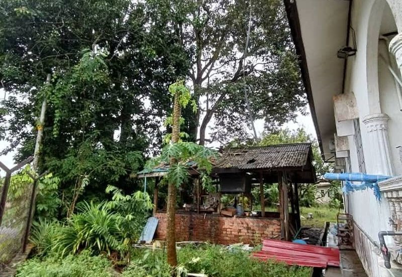 (TEPI JALAN UTAMA) TANAH BESERTA RUMAH BANGLO DI KG. KEBOR BESAR, MANIR, KUALA TERENGGANU