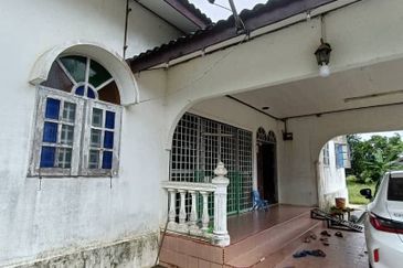 (TEPI JALAN UTAMA) TANAH BESERTA RUMAH BANGLO DI KG. KEBOR BESAR, MANIR, KUALA TERENGGANU