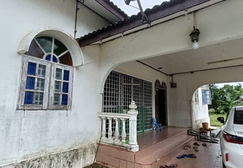 (TEPI JALAN UTAMA) TANAH BESERTA RUMAH BANGLO DI KG. KEBOR BESAR, MANIR, KUALA TERENGGANU