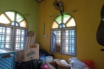 (TEPI JALAN UTAMA) TANAH BESERTA RUMAH BANGLO DI KG. KEBOR BESAR, MANIR, KUALA TERENGGANU