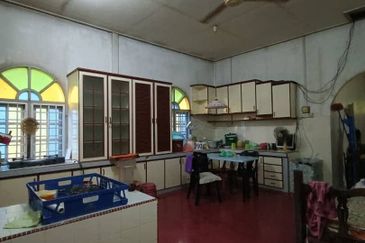 (TEPI JALAN UTAMA) TANAH BESERTA RUMAH BANGLO DI KG. KEBOR BESAR, MANIR, KUALA TERENGGANU