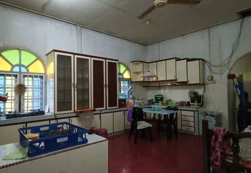 (TEPI JALAN UTAMA) TANAH BESERTA RUMAH BANGLO DI KG. KEBOR BESAR, MANIR, KUALA TERENGGANU