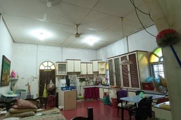 (TEPI JALAN UTAMA) TANAH BESERTA RUMAH BANGLO DI KG. KEBOR BESAR, MANIR, KUALA TERENGGANU