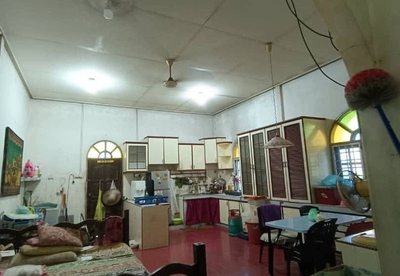 (TEPI JALAN UTAMA) TANAH BESERTA RUMAH BANGLO DI KG. KEBOR BESAR, MANIR, KUALA TERENGGANU