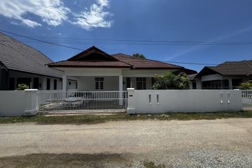 Banglo Setingkat di Kg. Mengabang Telong, Kuala Nerus, Terengganu