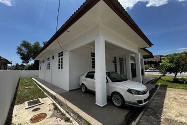 Banglo Setingkat di Kg. Mengabang Telong, Kuala Nerus, Terengganu
