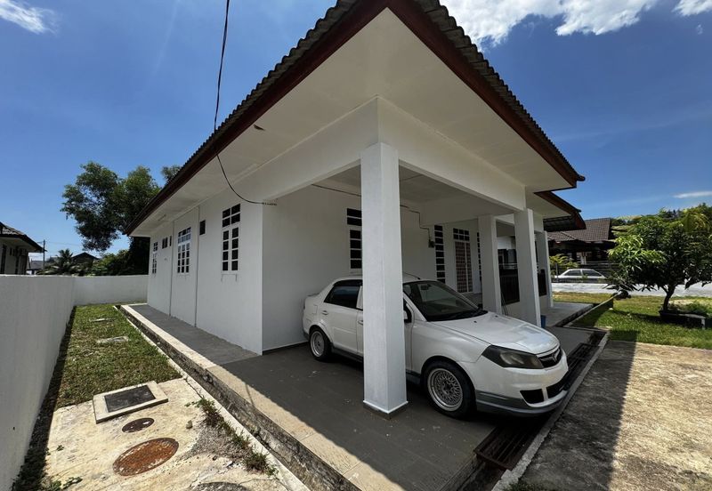 Banglo Setingkat di Kg. Mengabang Telong, Kuala Nerus, Terengganu