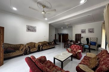 Banglo Setingkat di Kg. Mengabang Telong, Kuala Nerus, Terengganu