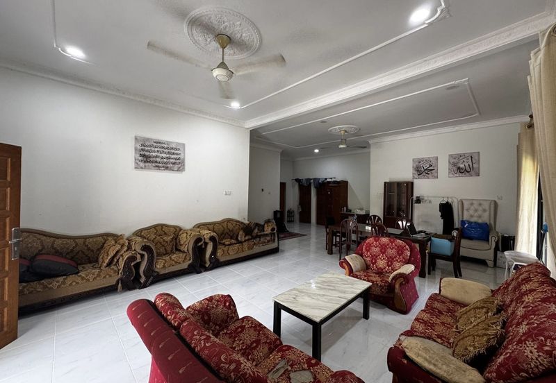 Banglo Setingkat di Kg. Mengabang Telong, Kuala Nerus, Terengganu