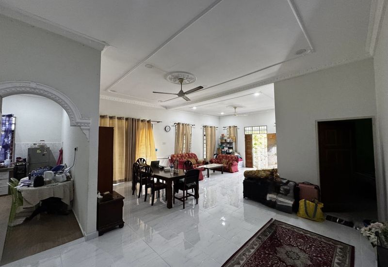 Banglo Setingkat di Kg. Mengabang Telong, Kuala Nerus, Terengganu