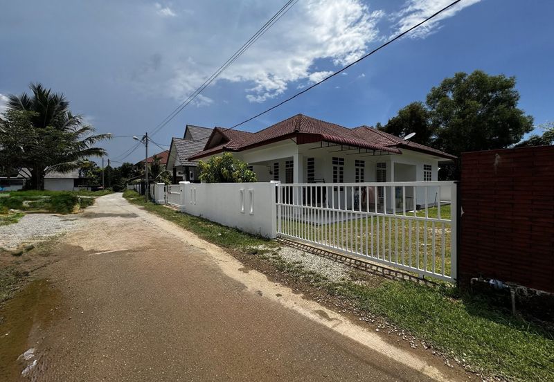 Banglo Setingkat di Kg. Mengabang Telong, Kuala Nerus, Terengganu