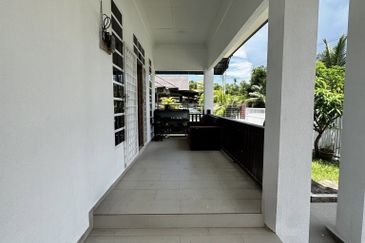 Banglo Setingkat di Kg. Mengabang Telong, Kuala Nerus, Terengganu