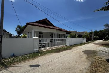 Banglo Setingkat di Kg. Mengabang Telong, Kuala Nerus, Terengganu