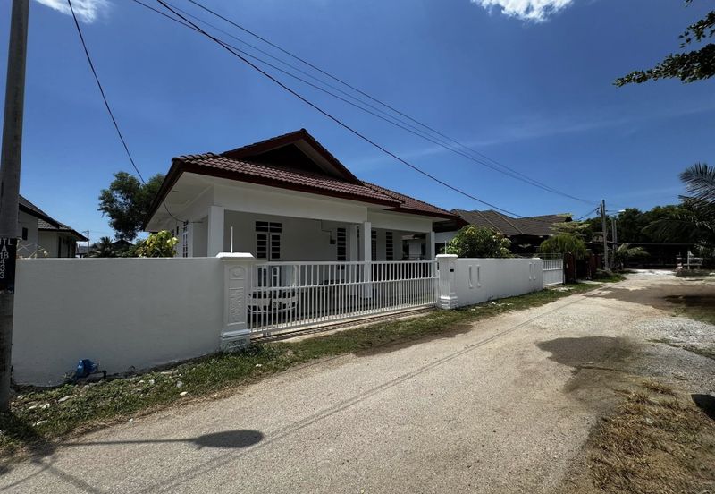 Banglo Setingkat di Kg. Mengabang Telong, Kuala Nerus, Terengganu