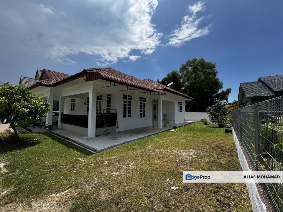 Banglo Setingkat di Kg. Mengabang Telong, Kuala Nerus, Terengganu, Terengganu, Bukit Rakit