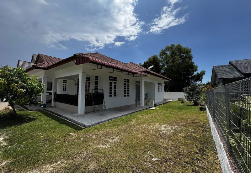 Banglo Setingkat di Kg. Mengabang Telong, Kuala Nerus, Terengganu