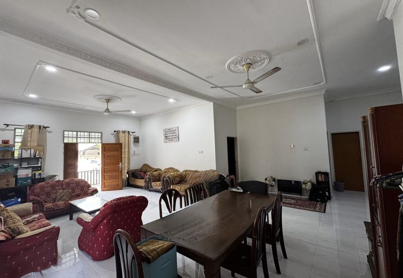 Banglo Setingkat di Kg. Mengabang Telong, Kuala Nerus, Terengganu