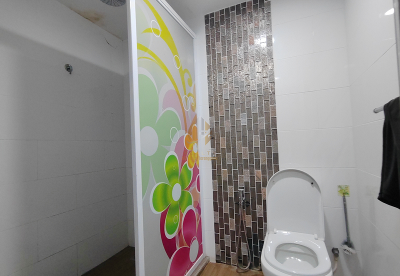 𝐑𝐮𝐦𝐚𝐡 𝐓𝐫𝐚𝐝𝐢𝐬𝐢𝐨𝐧𝐚𝐥 𝐌𝐞𝐥𝐚𝐲𝐮 𝐛𝐞𝐫𝐬𝐞𝐫𝐭𝐚 𝟕 𝐂𝐡𝐚𝐥𝐞𝐭 𝐝𝐢 𝐊𝐠. 𝐏𝐞𝐧𝐠𝐤𝐚𝐥𝐚𝐧 𝐒𝐞𝐭𝐚𝐫, 𝐊. 𝐓𝐞𝐫𝐞𝐧𝐠𝐠𝐚𝐧𝐮