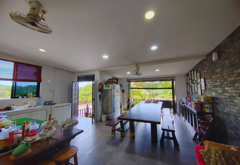 𝐑𝐮𝐦𝐚𝐡 𝐓𝐫𝐚𝐝𝐢𝐬𝐢𝐨𝐧𝐚𝐥 𝐌𝐞𝐥𝐚𝐲𝐮 𝐛𝐞𝐫𝐬𝐞𝐫𝐭𝐚 𝟕 𝐂𝐡𝐚𝐥𝐞𝐭 𝐝𝐢 𝐊𝐠. 𝐏𝐞𝐧𝐠𝐤𝐚𝐥𝐚𝐧 𝐒𝐞𝐭𝐚𝐫, 𝐊. 𝐓𝐞𝐫𝐞𝐧𝐠𝐠𝐚𝐧𝐮