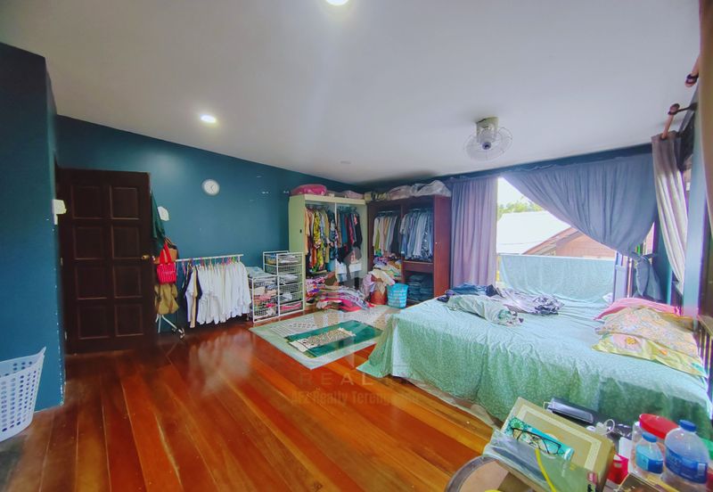 𝐑𝐮𝐦𝐚𝐡 𝐓𝐫𝐚𝐝𝐢𝐬𝐢𝐨𝐧𝐚𝐥 𝐌𝐞𝐥𝐚𝐲𝐮 𝐛𝐞𝐫𝐬𝐞𝐫𝐭𝐚 𝟕 𝐂𝐡𝐚𝐥𝐞𝐭 𝐝𝐢 𝐊𝐠. 𝐏𝐞𝐧𝐠𝐤𝐚𝐥𝐚𝐧 𝐒𝐞𝐭𝐚𝐫, 𝐊. 𝐓𝐞𝐫𝐞𝐧𝐠𝐠𝐚𝐧𝐮