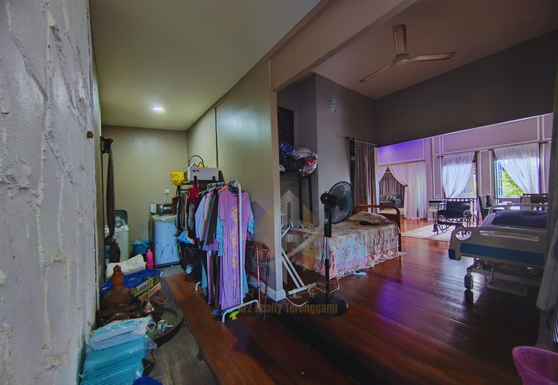 𝐑𝐮𝐦𝐚𝐡 𝐓𝐫𝐚𝐝𝐢𝐬𝐢𝐨𝐧𝐚𝐥 𝐌𝐞𝐥𝐚𝐲𝐮 𝐛𝐞𝐫𝐬𝐞𝐫𝐭𝐚 𝟕 𝐂𝐡𝐚𝐥𝐞𝐭 𝐝𝐢 𝐊𝐠. 𝐏𝐞𝐧𝐠𝐤𝐚𝐥𝐚𝐧 𝐒𝐞𝐭𝐚𝐫, 𝐊. 𝐓𝐞𝐫𝐞𝐧𝐠𝐠𝐚𝐧𝐮