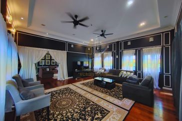 𝐑𝐮𝐦𝐚𝐡 𝐓𝐫𝐚𝐝𝐢𝐬𝐢𝐨𝐧𝐚𝐥 𝐌𝐞𝐥𝐚𝐲𝐮 𝐛𝐞𝐫𝐬𝐞𝐫𝐭𝐚 𝟕 𝐂𝐡𝐚𝐥𝐞𝐭 𝐝𝐢 𝐊𝐠. 𝐏𝐞𝐧𝐠𝐤𝐚𝐥𝐚𝐧 𝐒𝐞𝐭𝐚𝐫, 𝐊. 𝐓𝐞𝐫𝐞𝐧𝐠𝐠𝐚𝐧𝐮