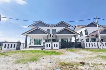 𝐑𝐮𝐦𝐚𝐡 𝐒𝐞𝐦𝐢-𝐃 𝐃𝐮𝐚 𝐓𝐢𝐧𝐠𝐤𝐚𝐭 𝐛𝐞𝐫𝐝𝐞𝐤𝐚𝐭𝐚𝐧 𝐁𝐚𝐧𝐝𝐚𝐫 𝐊𝐮𝐚𝐥𝐚 𝐍𝐞𝐫𝐮𝐬, 𝐓𝐞𝐫𝐞𝐧𝐠𝐠𝐚𝐧𝐮