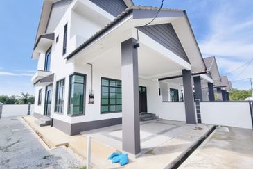 𝐑𝐮𝐦𝐚𝐡 𝐒𝐞𝐦𝐢-𝐃 𝐃𝐮𝐚 𝐓𝐢𝐧𝐠𝐤𝐚𝐭 𝐛𝐞𝐫𝐝𝐞𝐤𝐚𝐭𝐚𝐧 𝐁𝐚𝐧𝐝𝐚𝐫 𝐊𝐮𝐚𝐥𝐚 𝐍𝐞𝐫𝐮𝐬, 𝐓𝐞𝐫𝐞𝐧𝐠𝐠𝐚𝐧𝐮