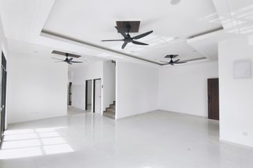 𝐑𝐮𝐦𝐚𝐡 𝐒𝐞𝐦𝐢-𝐃 𝐃𝐮𝐚 𝐓𝐢𝐧𝐠𝐤𝐚𝐭 𝐛𝐞𝐫𝐝𝐞𝐤𝐚𝐭𝐚𝐧 𝐁𝐚𝐧𝐝𝐚𝐫 𝐊𝐮𝐚𝐥𝐚 𝐍𝐞𝐫𝐮𝐬, 𝐓𝐞𝐫𝐞𝐧𝐠𝐠𝐚𝐧𝐮