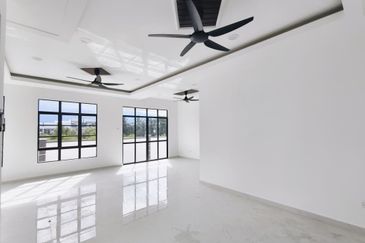 𝐑𝐮𝐦𝐚𝐡 𝐒𝐞𝐦𝐢-𝐃 𝐃𝐮𝐚 𝐓𝐢𝐧𝐠𝐤𝐚𝐭 𝐛𝐞𝐫𝐝𝐞𝐤𝐚𝐭𝐚𝐧 𝐁𝐚𝐧𝐝𝐚𝐫 𝐊𝐮𝐚𝐥𝐚 𝐍𝐞𝐫𝐮𝐬, 𝐓𝐞𝐫𝐞𝐧𝐠𝐠𝐚𝐧𝐮