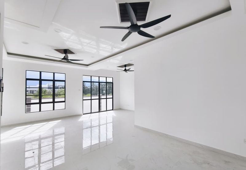 𝐑𝐮𝐦𝐚𝐡 𝐒𝐞𝐦𝐢-𝐃 𝐃𝐮𝐚 𝐓𝐢𝐧𝐠𝐤𝐚𝐭 𝐛𝐞𝐫𝐝𝐞𝐤𝐚𝐭𝐚𝐧 𝐁𝐚𝐧𝐝𝐚𝐫 𝐊𝐮𝐚𝐥𝐚 𝐍𝐞𝐫𝐮𝐬, 𝐓𝐞𝐫𝐞𝐧𝐠𝐠𝐚𝐧𝐮