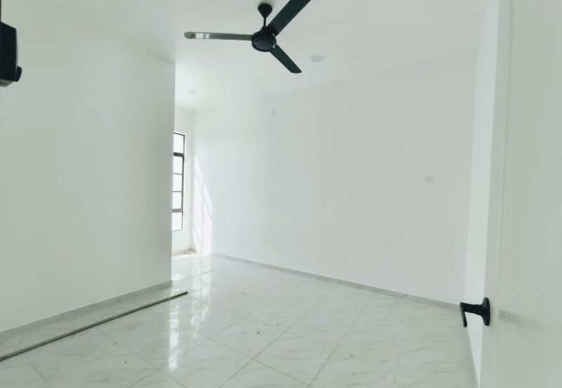 𝐑𝐮𝐦𝐚𝐡 𝐒𝐞𝐦𝐢-𝐃 𝐃𝐮𝐚 𝐓𝐢𝐧𝐠𝐤𝐚𝐭 𝐛𝐞𝐫𝐝𝐞𝐤𝐚𝐭𝐚𝐧 𝐁𝐚𝐧𝐝𝐚𝐫 𝐊𝐮𝐚𝐥𝐚 𝐍𝐞𝐫𝐮𝐬, 𝐓𝐞𝐫𝐞𝐧𝐠𝐠𝐚𝐧𝐮