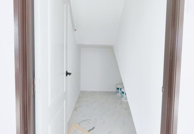 𝐑𝐮𝐦𝐚𝐡 𝐒𝐞𝐦𝐢-𝐃 𝐃𝐮𝐚 𝐓𝐢𝐧𝐠𝐤𝐚𝐭 𝐛𝐞𝐫𝐝𝐞𝐤𝐚𝐭𝐚𝐧 𝐁𝐚𝐧𝐝𝐚𝐫 𝐊𝐮𝐚𝐥𝐚 𝐍𝐞𝐫𝐮𝐬, 𝐓𝐞𝐫𝐞𝐧𝐠𝐠𝐚𝐧𝐮